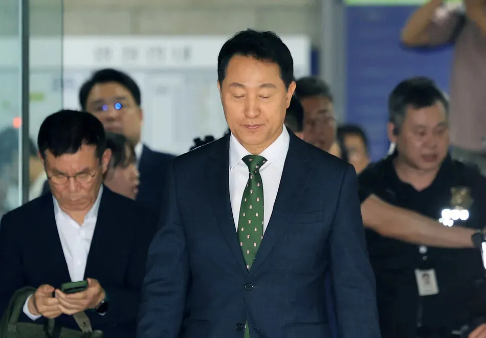 [Editorial] Seoul mayor risks losing office, but he’s already lost voters’ trust