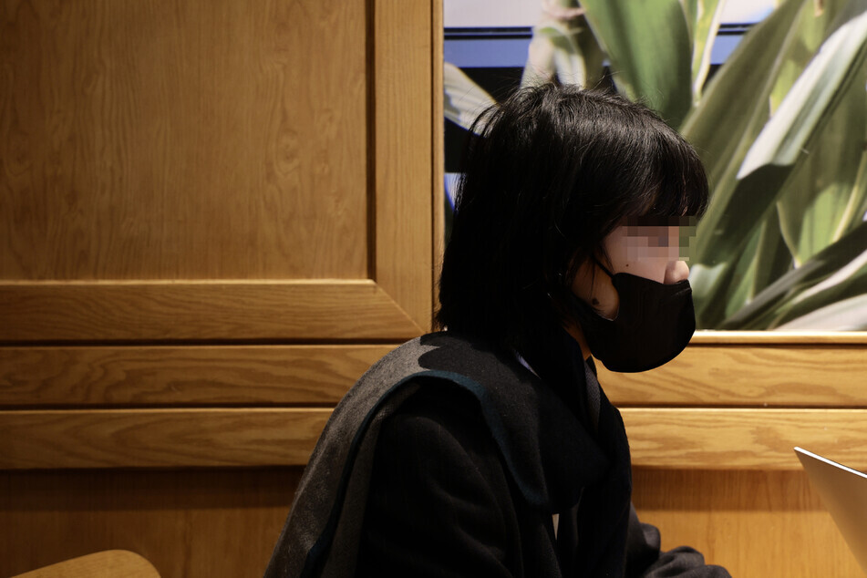 Min Ye-jin (pseudonym) was attacked on her way home on May 22, 2022. Her assailant kicked her in the head, at which point she lost consciousness for two days. Here, she speaks to the Hankyoreh on March 3 at a café in Seoul’s Yeoksam neighborhood about her experience as a victim of a publicized crime.