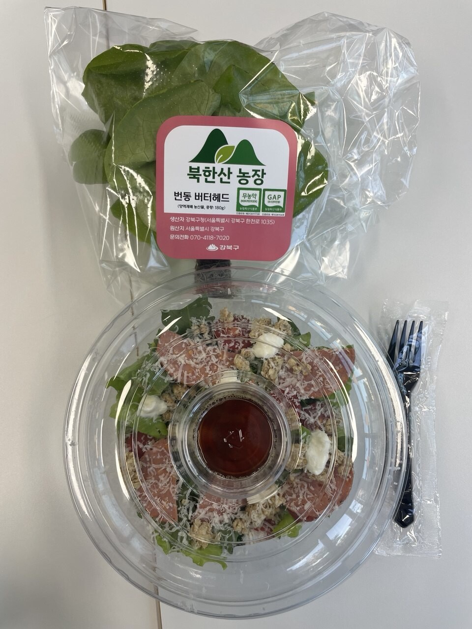 강북스마트팜센터에서 판매하는 엽채류 버터헤드(사진 위)와 푸드트럭 ‘Food Cafe 길가온’에서 판매할 샐러드 모습.