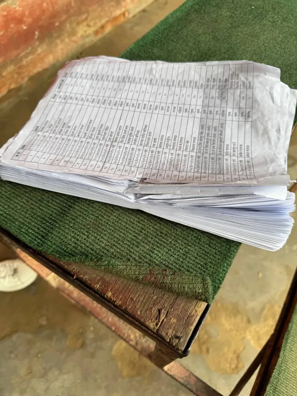 A list of the missing at a military base in Bidur, Nepal. (Jeong Bong-bi/Hankyoreh)