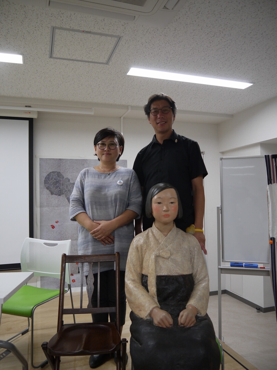 Married artists Kim Seo-kyung (left) and Kim Woon-sung before their Aug. 27 talk in Tokyo titled “The Vietnam Pieta and the Comfort Woman Statue: How Should We Confront Our Country’s Abuses?”