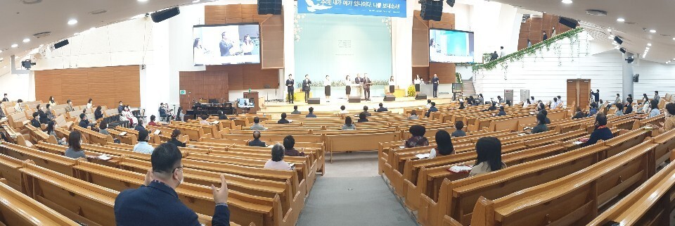 A church in Daegu’s Seo District holds a service on Mar. 22. (Choi Ye-rin, Daejeon correspondent)