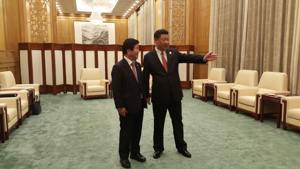 Chinese President Xi Jinping meets with Minjoo Party lawmaker Park Byeong-seok