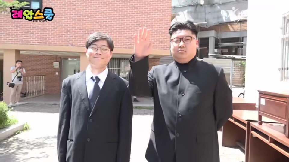 Two students of Uijeongbu High School in Gyeonggi Province do a parody of the inter-Korean summit where South Korean President Moon Jae-in and North Korean leader Kim Jong-un crossed the military demarcation line (MDL) together. (Gyeonggi Provincial Office of Education YouTube channel)