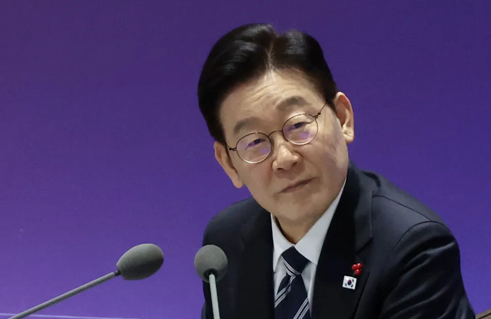 주말에도 바쁜 이 대통령 SNS..."공직자들 격려 방문 가야겠죠?" - 뉴스 썸네일 이미지