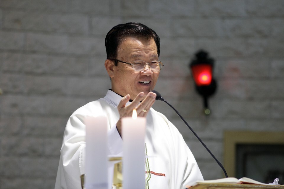 Father Jobio preaching the Mass, provided by Sohwa Sister Garden