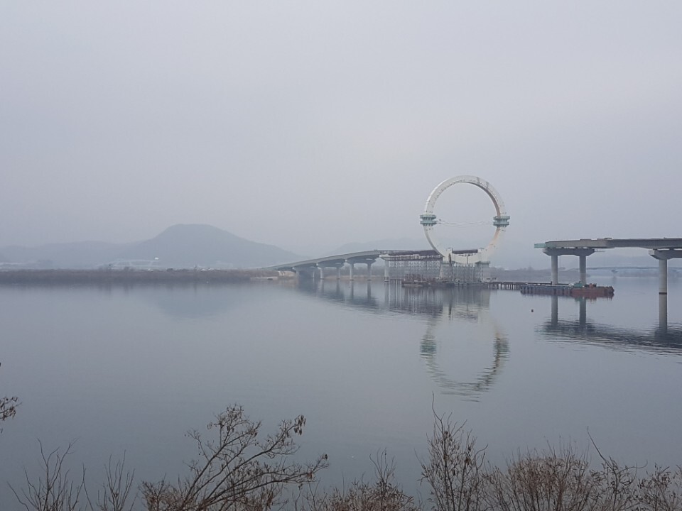The construction of a bridge leading into the Legoland theme park on Chuncheon’s Jung Island is scheduled to finish around October of this year
