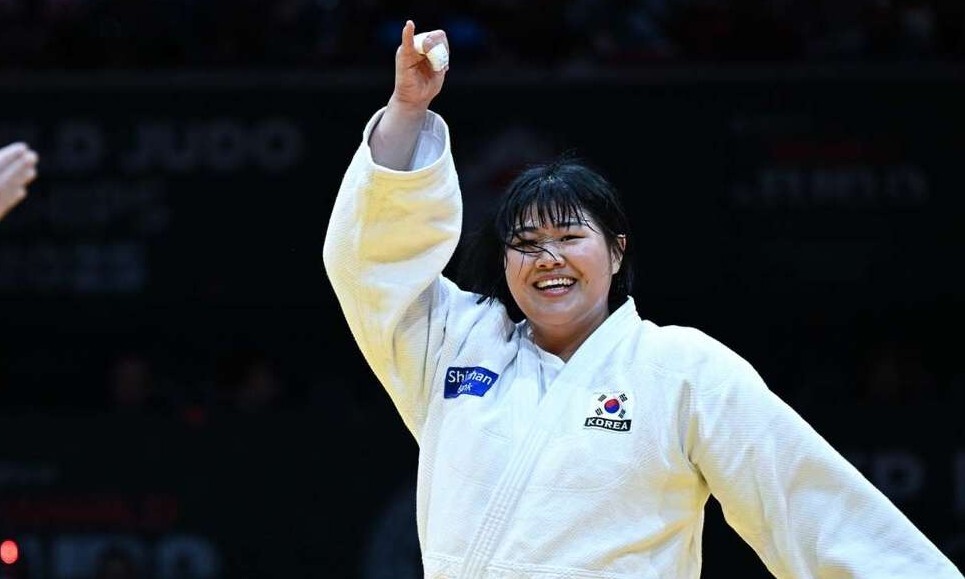 Kim Ha -yun is showing the promise ceremony of the professional baseball Lotte Giants when the championship was confirmed in the 2025 International Judo Federation (IJF) World Championships held in Budapest, Hungary on the 20th. Provided by the International Judo Federation