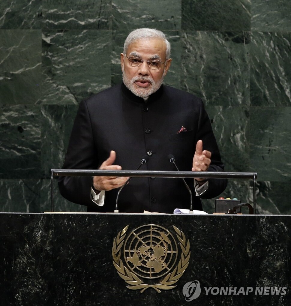 2014년 9월27일 나렌드라 모디 총리는 유엔 총회에서 영어가 아닌 힌디어로 연설해 눈길을 끌었다. 모디 총리는 힌두어를 인도 전체의 공용어로 만들기 위해 노력 중이다. 연합뉴스.
