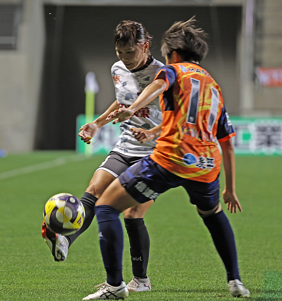 2025년 8월9일 일본 나가노현 나가노시 시노노이 도후쿠지 나가노 U 스타디움에서 알비렉스 니가타 레이디스 9번 카와스미 나오미 선수가 공을 트래핑하고 있다. 나가노(일본)=이종근 선임기자