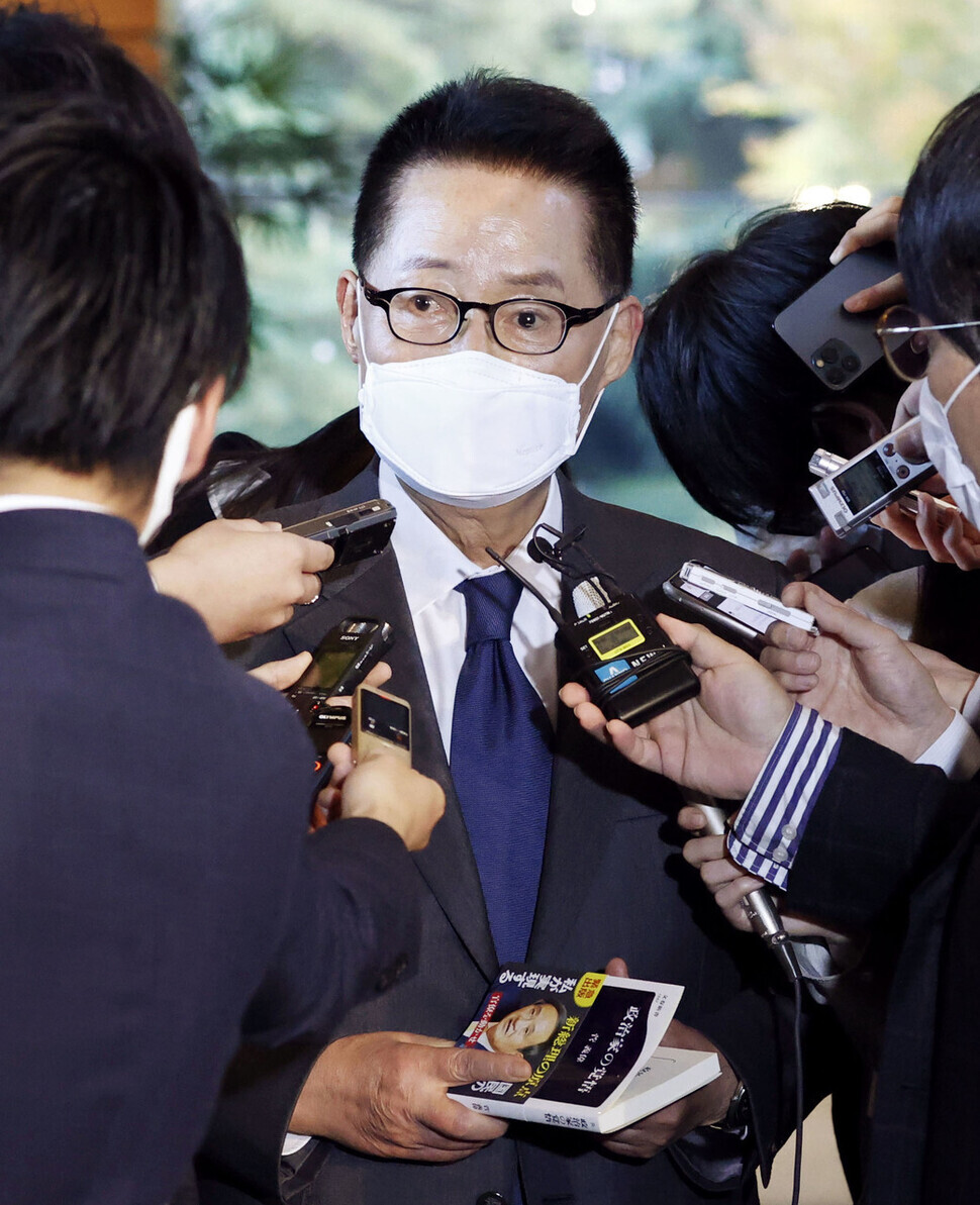 National Intelligence Service Director Park Jie-won speaks to reporters after meeting with Japanese Prime Minister Yoshihide Suga at the Prime Minister’s Official Residence in Tokyo on Nov. 10. (Kyodo News/Yonhap News)