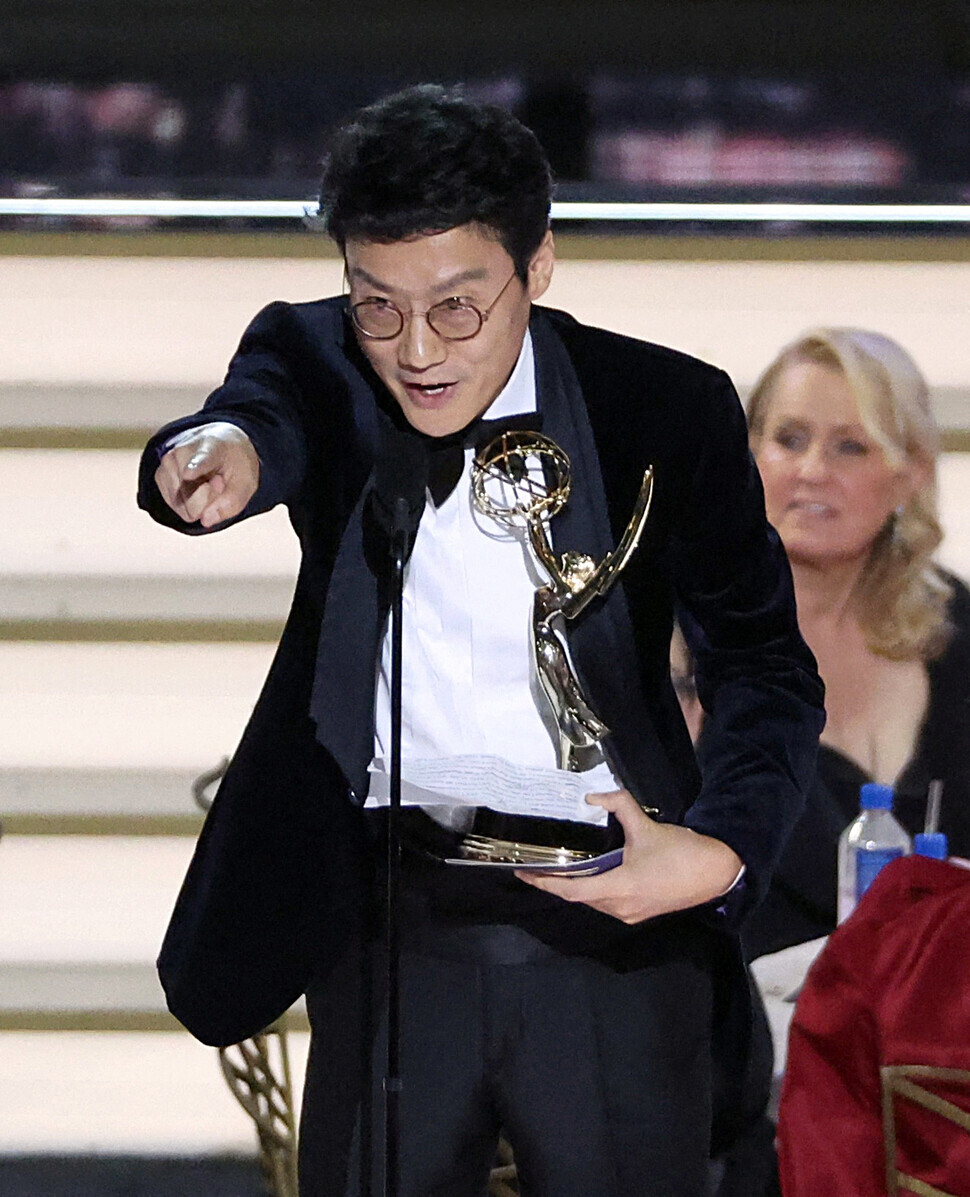 “Squid Game” creator and director Hwang Dong-hyuk points into the crowd as he gives his acceptance speech after winning Outstanding Directing and Writing For a Drama Series at the 74th Primetime Emmy Awards on Sept. 12 in Los Angeles’s Microsoft Theater. (AP/Yonhap)