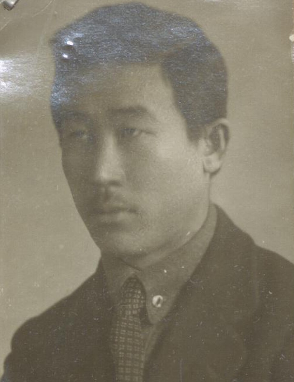 홍도의 사진, 1921년(27살) 상하이파 고려공산당의 코민테른 파견 대표로 활동하던 시기.