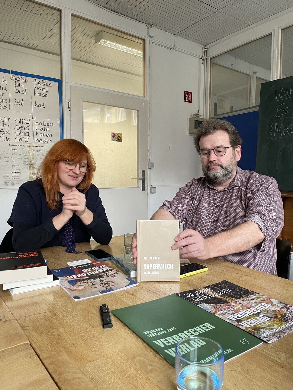 페어브레허 출판사 크리스티네 리스타우 대표가 책에 대해 설명하고 있다.