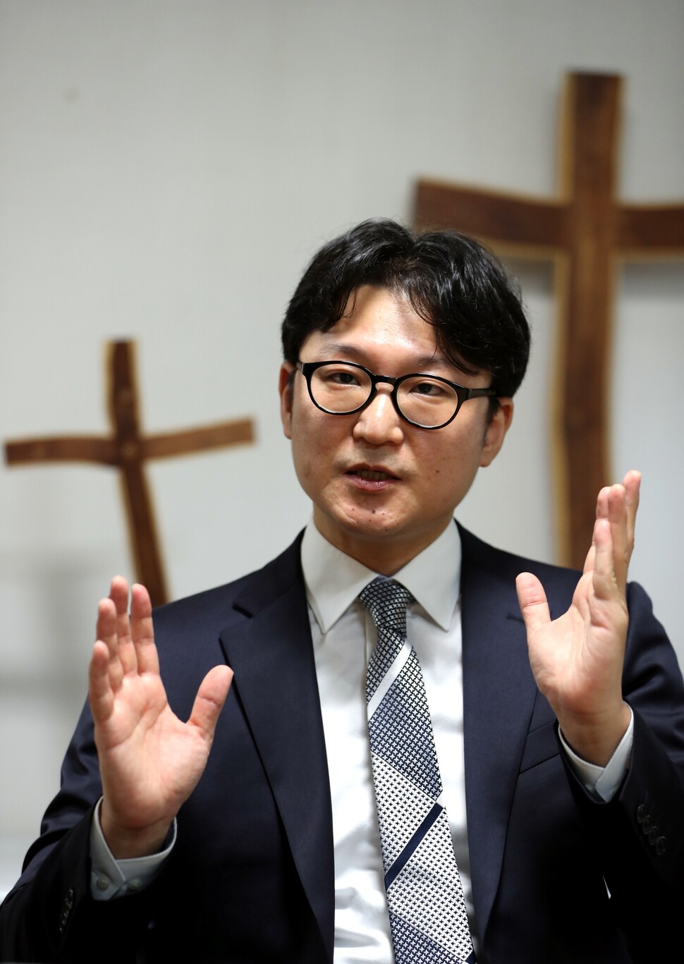 2020년 8월 성소수자 축제에 참석해 축복기도를 했다는 이유로 교회 재판에 기소된 이동환 영광제일교회 목사가 이야기하고 있다. 한겨레 이종근 기자