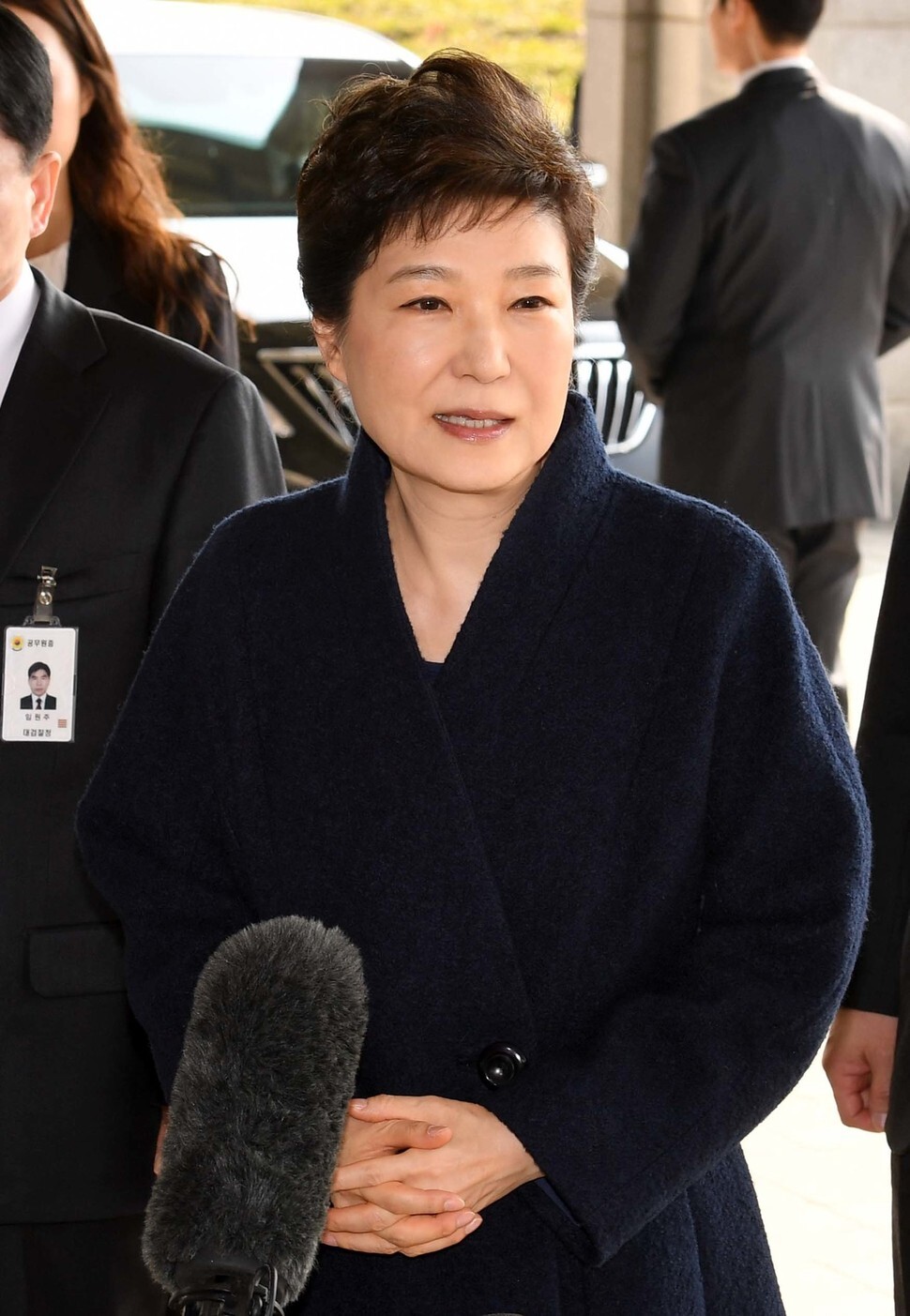 Former President Park Geun-hye arrives at Seoul Central District Prosecutors’ Office to face being questioned