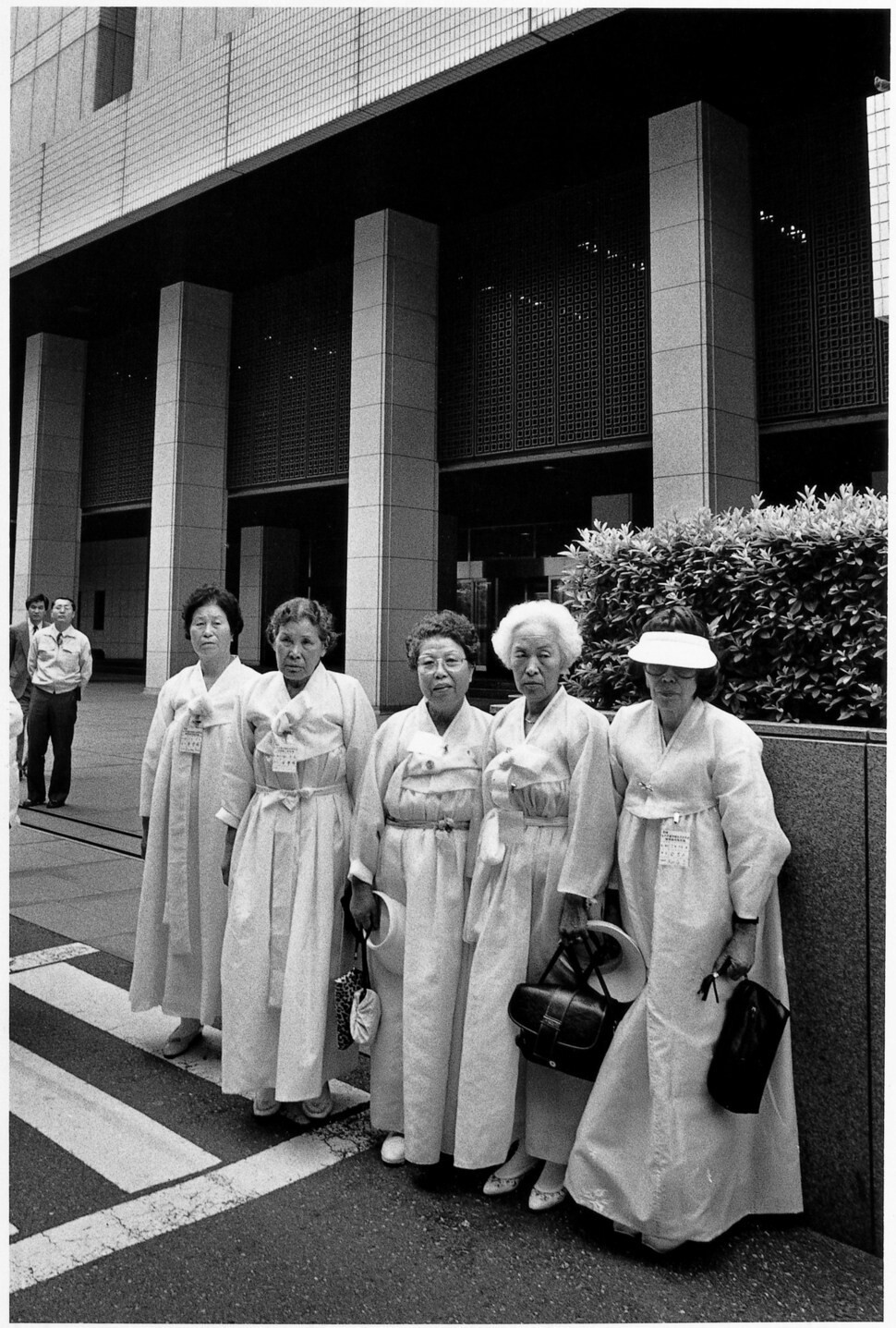 Former comfort women outside of Tokyo District Court