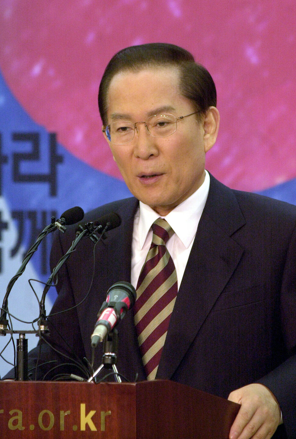 2002년 11월 이회창 한나라당 대선 후보가 서울 여의도에서 대선 출마 기자회견을 하고 있다. 한겨레 김경호 선임기자