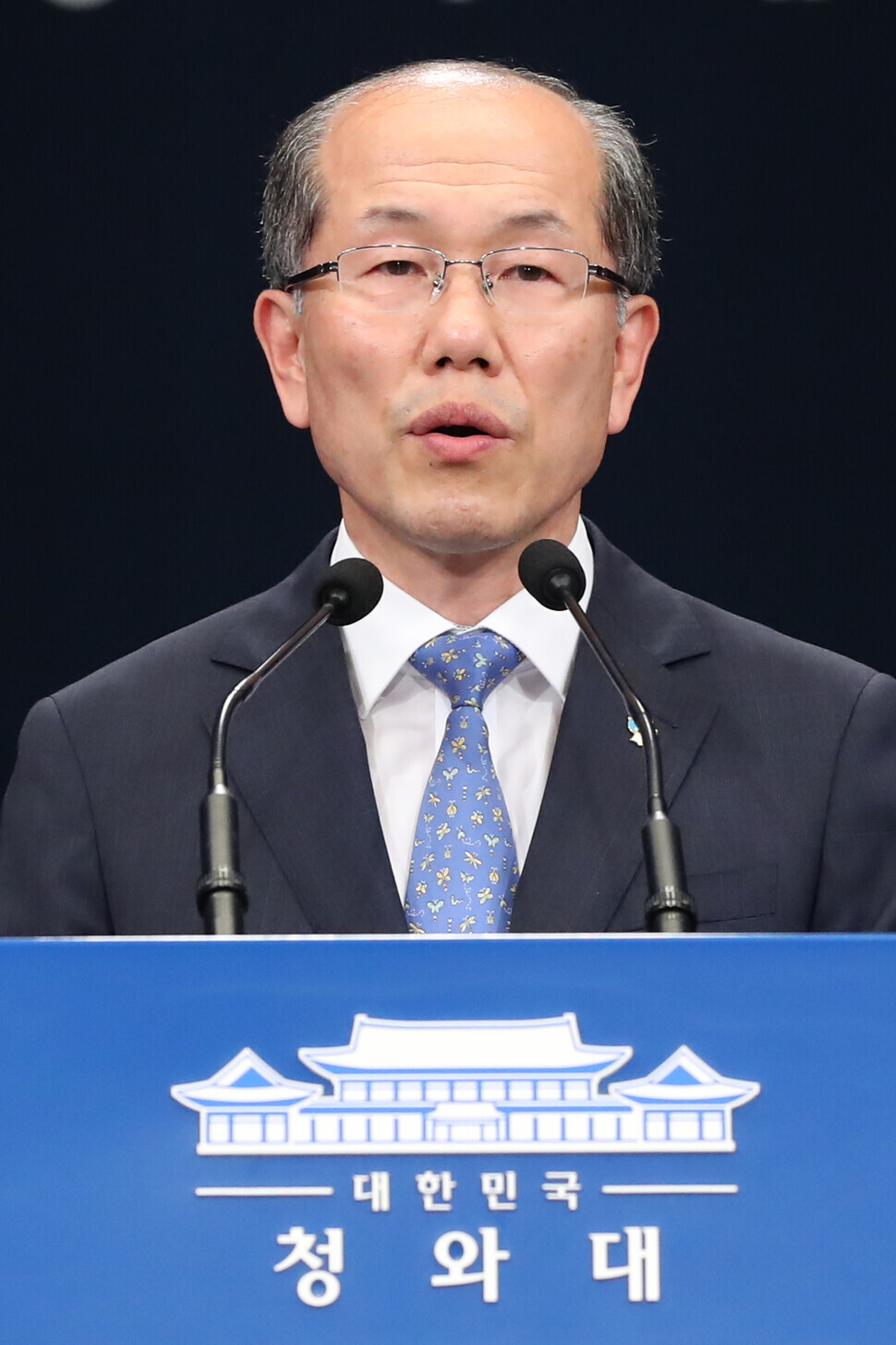 National Security Council Secretary General Kim You-geun addresses the launches of propaganda balloons across the inter-Korean border by defector groups during a Blue House briefing on June 11. (Blue House photo pool)