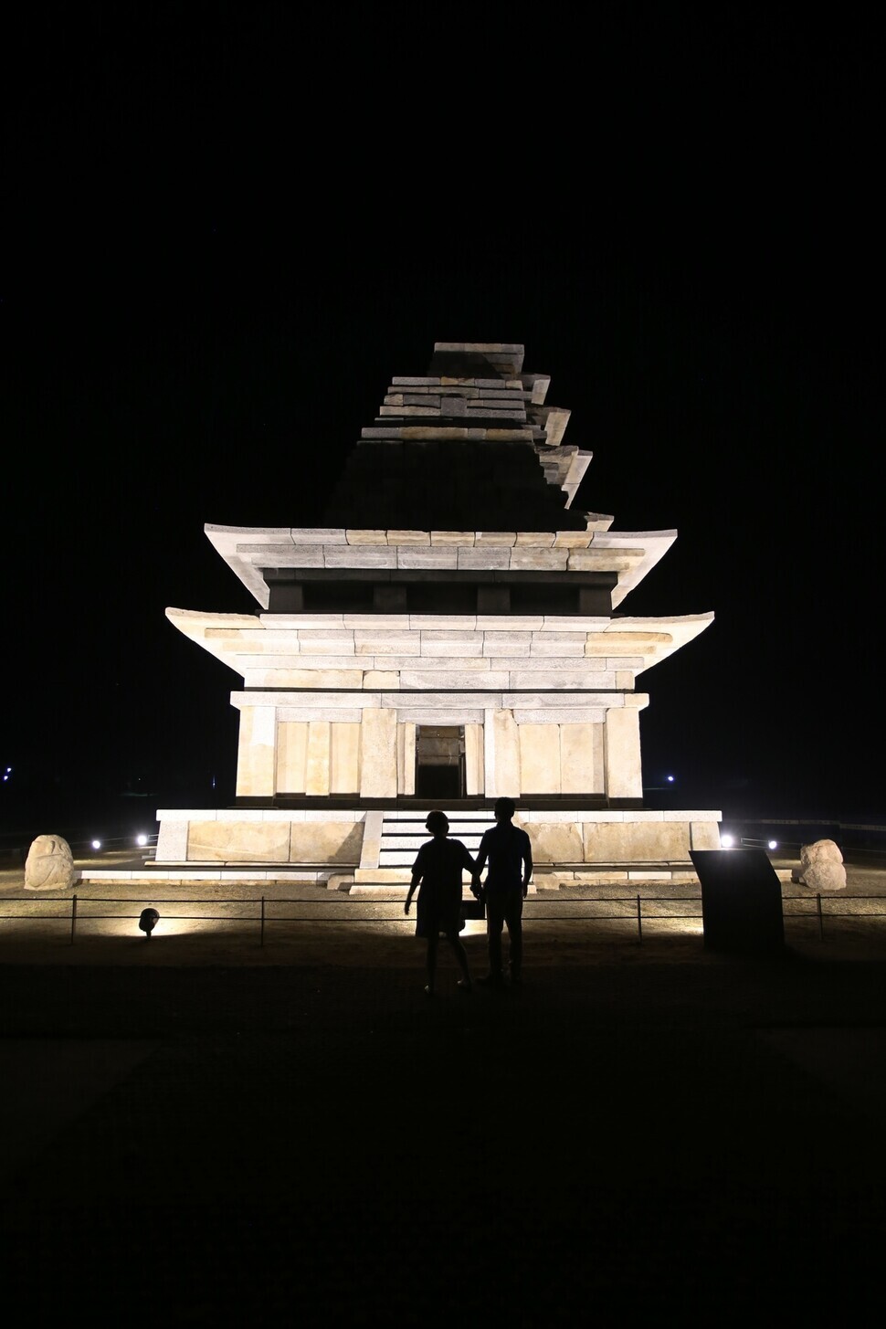 The Mireuksaji Stone Pagoda at night. (Choi Seong-wook, photographer)