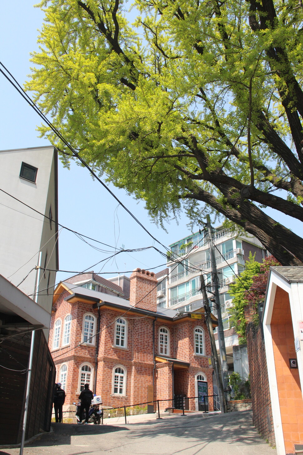 사진2. 서울 종로구 행촌동 사직터널 언덕 위에 자리한 서양식 주택 ‘딜쿠샤’.