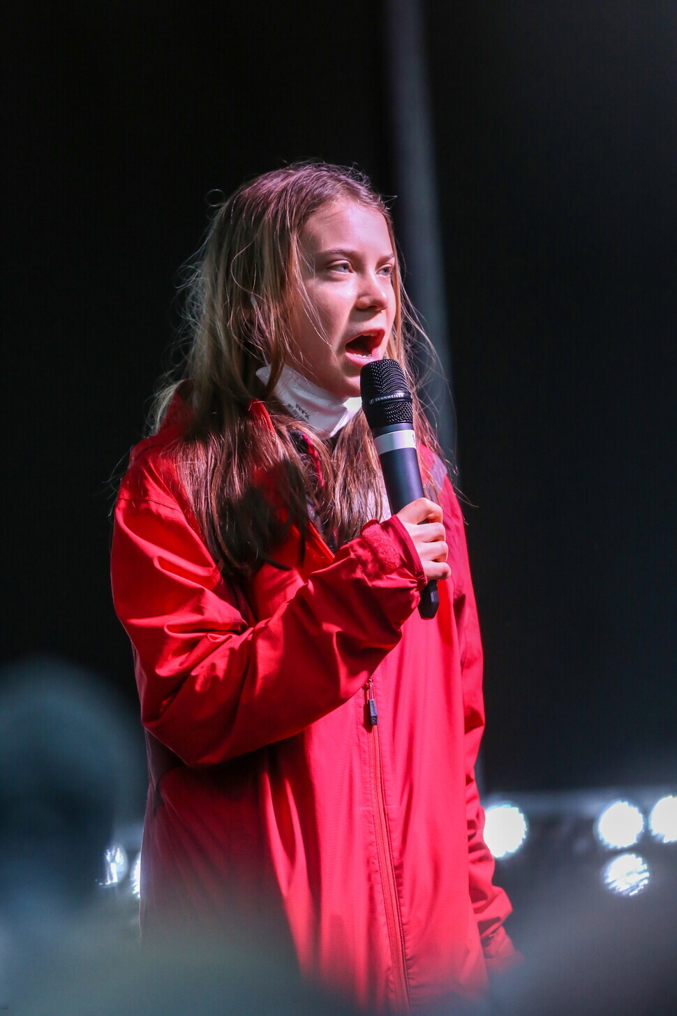 Swedish climate activist Greta Thunberg speaks to a crowd of thousands gathered in George Square in Glasgow, Scotland, on Nov. 5. (EPA/Yonhap News)