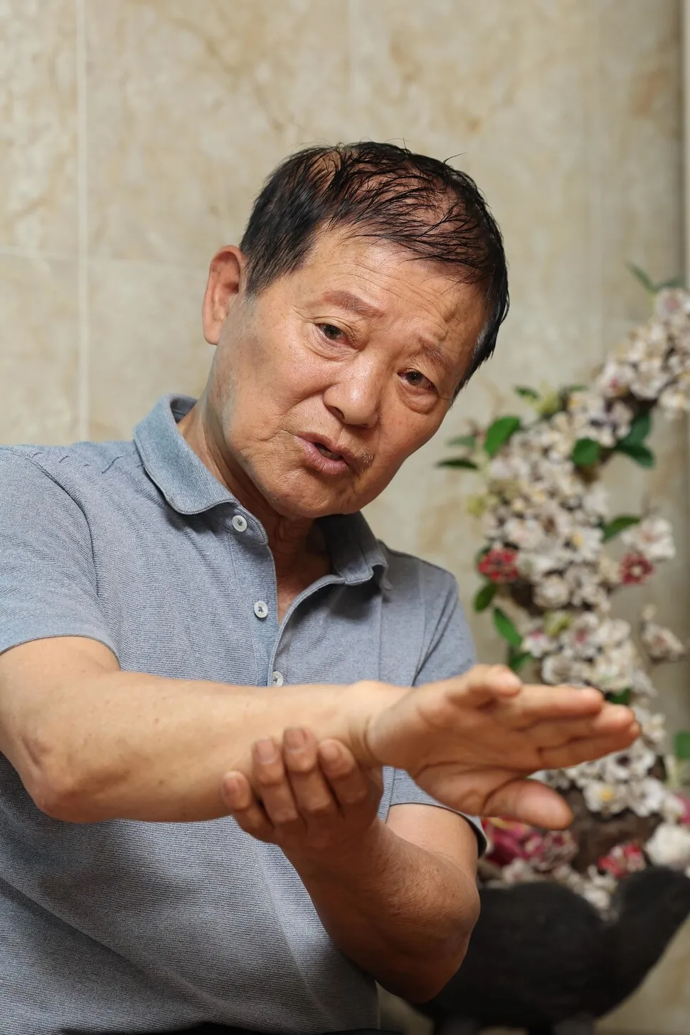 “유리창 깨고 로프줄 넣을걸…한명이라도 더 못 구한 게 한스러워”
