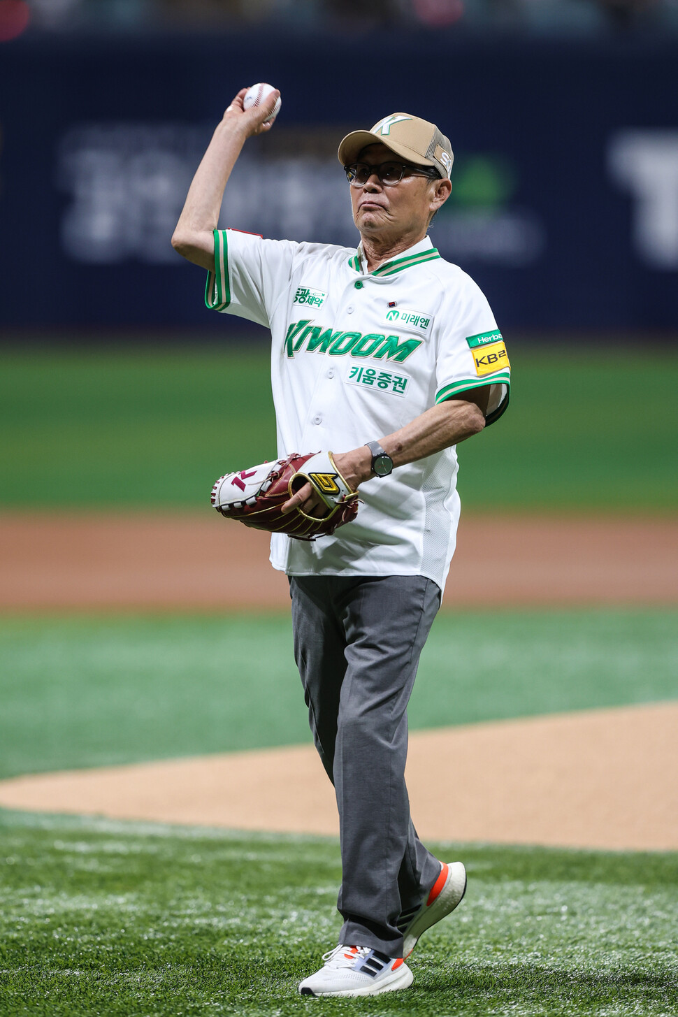 Han Min -gu, a descendant of independent merit, is playing a game before Kiwoom Heroes and Katie Wiz held at Gocheok Sky Dome on the 15th. Provided by Kiwoom Heroes