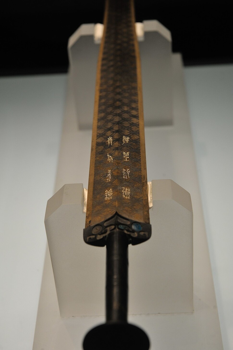중국 후베이성 박물관이 소장하고 있는 ‘월왕구천검’. 위키미디어 코먼스