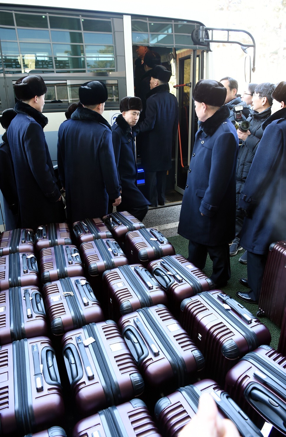 23 members of a North Korean performance group entered South Korea through the inter-Korean transit office in Paju