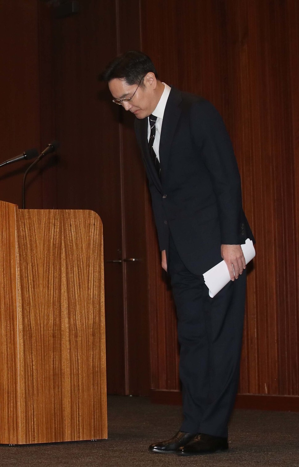 Samsung Electronics Vice Chairman Lee Jae-yong makes a public apology on May 6. (Baek So-ah, staff photographer)
