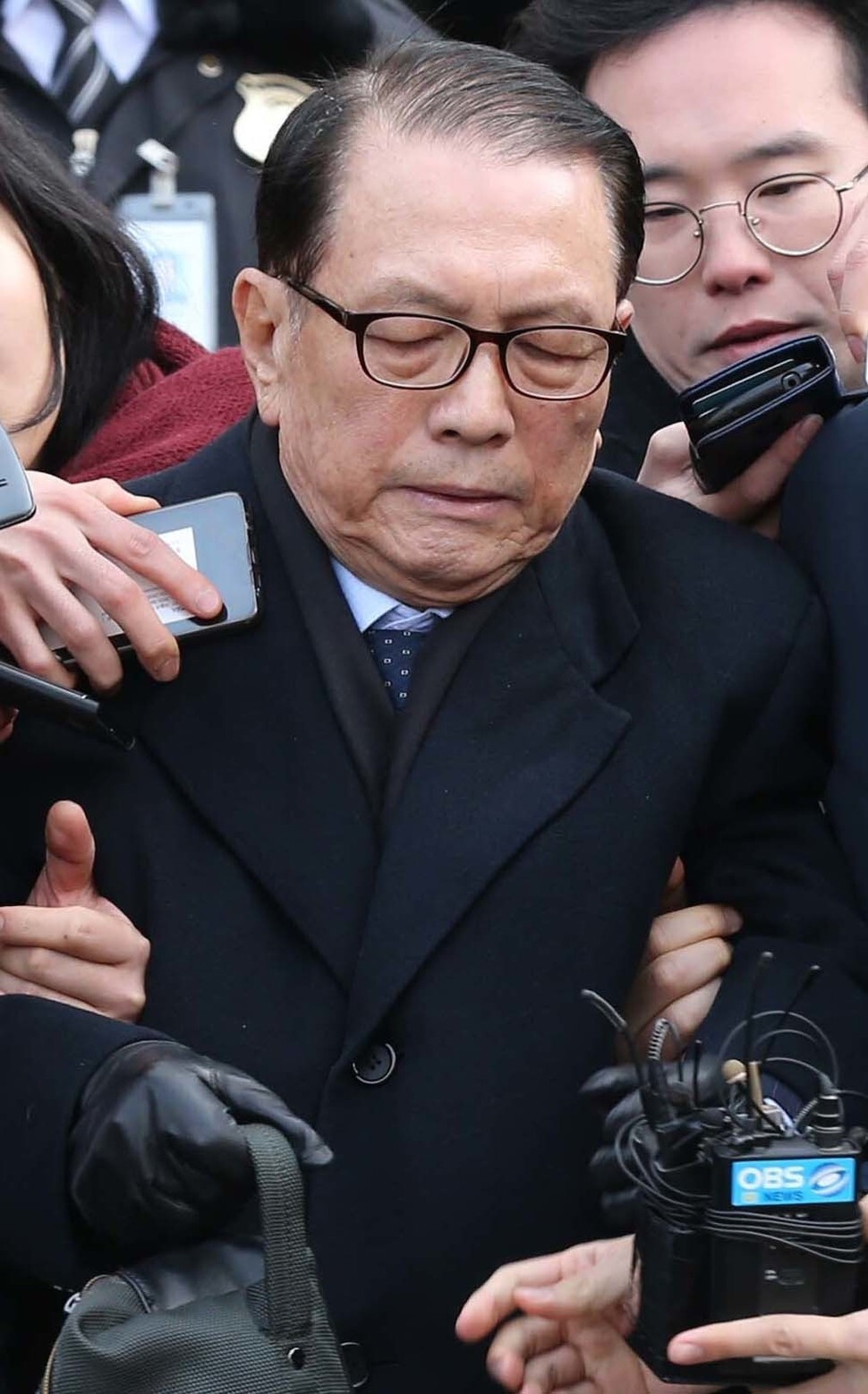 Former Blue House Chief of Staff Kim Ki-choon arrives at the offices of the Special Prosecutor’s team in Seoul’s Gangnam district