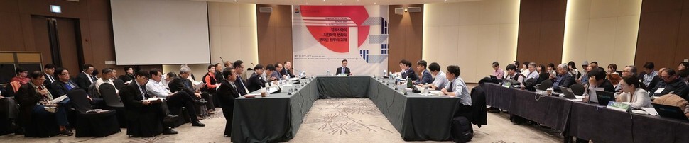 Experts participate in a roundtable discussion of the topic