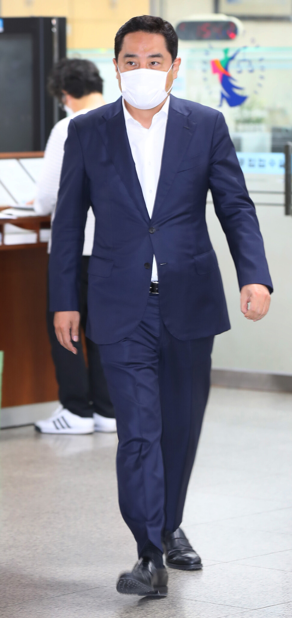 2021년 11월 명예훼손 혐의로 기소된 강용석씨가 공판에 출석하는 모습. 연합뉴스