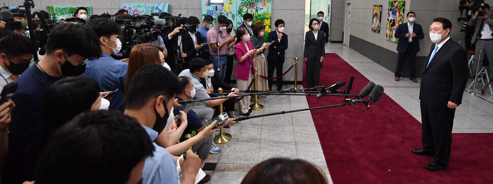 President Yoon Suk-yeol answers questions from the press while on his way to work on Aug. 8. (pool photo)