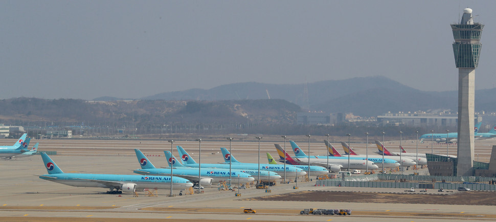 An increasing number of planes are grounded at Incheon International Airport as more countries implement entry bans or restrictions on travelers arriving from South Korea. (Kim Jung-hyo, staff photographer)