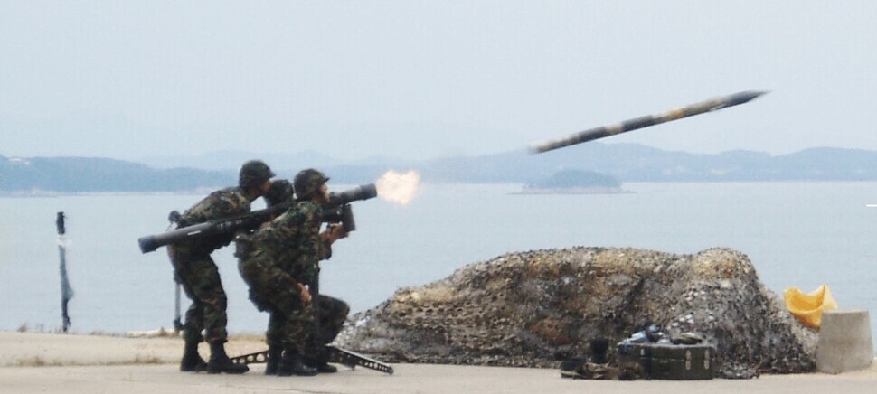 The Shingung is a portable surface-to-air missile that can be used to shoot down small helicopters and planes flying at low altitudes. (from the LIG Nex1 website)