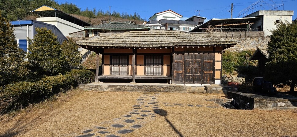 경남 합천군 율곡면 내천리에 있는 전두환 생가. 이곳에서 전두환은 아직도 ‘자랑스러운 대통령’ 지위를 누리고 있다.