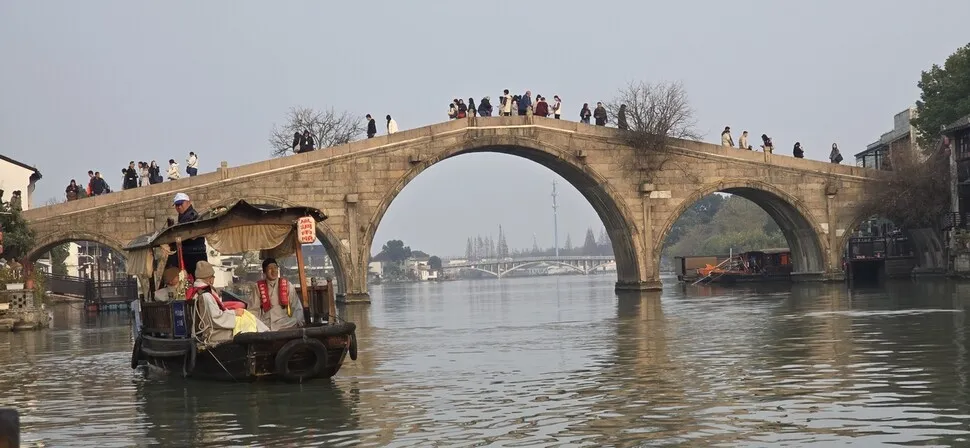 수산물가게와 방생교가 공존하는 까닭은 - 뉴스 썸네일 이미지