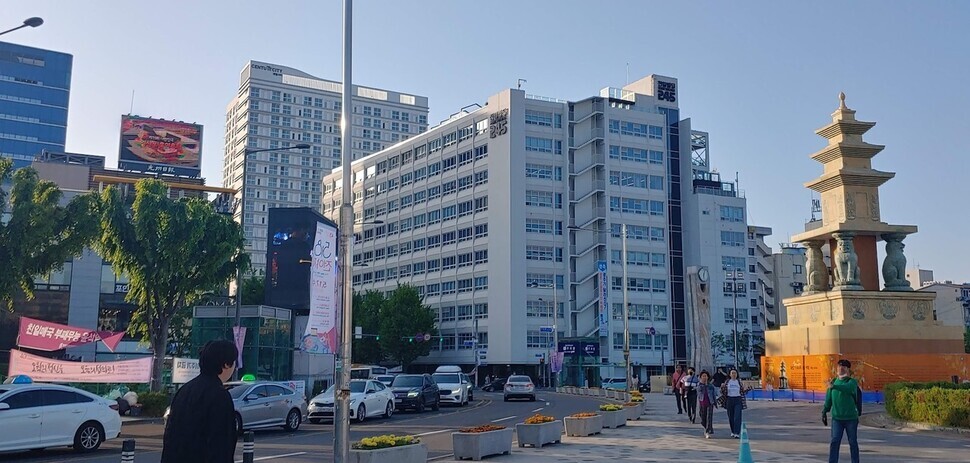 The Jeonil Building 245 as it stands outside the former South Jeolla Provincial Office in Gwangju. (Cho Il-joon/The Hankyoreh)