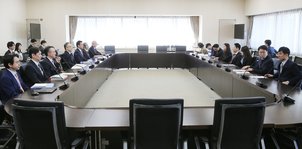 South Korean trade representatives meet with their Japanese counterparts in Tokyo on Dec. 16. (provided by MOTIE)