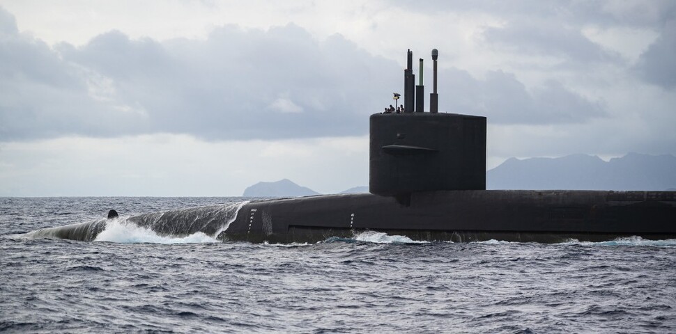 지난 2020년 10월 미국 오하이오급 전략핵잠수함(SSBN) 헨리 M 잭슨함이 하와이 인근에서 보급품을 받으려고 대기하고 있다. 미 해군 누리집