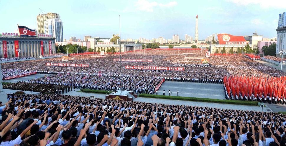 A mass rally was held at Kim Il-sung Square in Pyongyang on Aug. 9 in support of a statement the North Korean government published in response to Resolution No. 2371