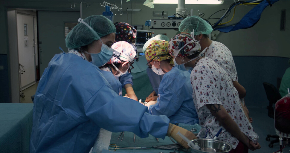 2022년 스페인에서 13개월 아기의 장기이식 수술을 하고 있다. REUTERS 연합