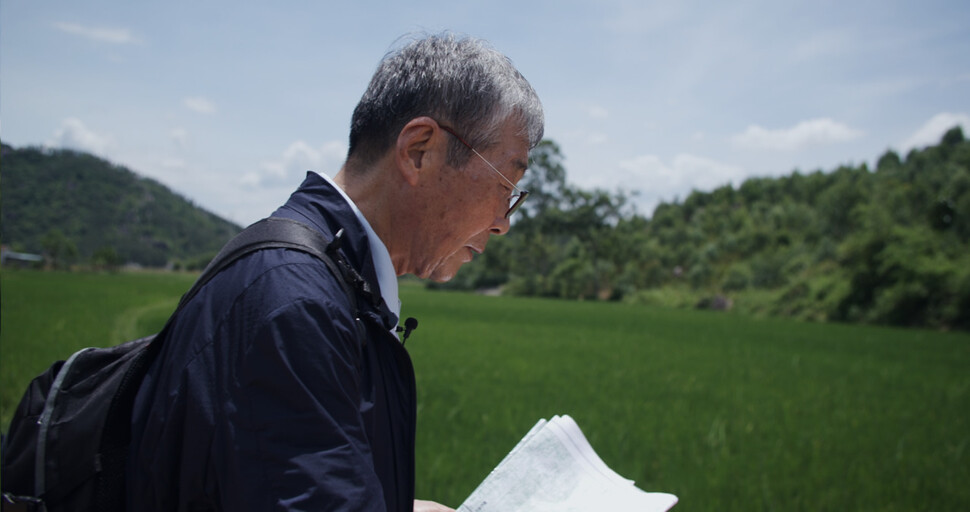 베트남전 참전군인 송정근씨는 2023년 베트남을 다시 찾는다. 다큐멘터리 &lt;사도&gt;의 한 장면.