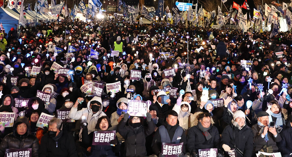 밀려났던 이들이 그 무대에 오르자 비로소 열렸다, 진짜 민주주의