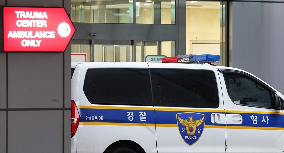 A police vehicle sits outside the hospital that Kim Man-bae was taken to on Dec. 15. (Yonhap)