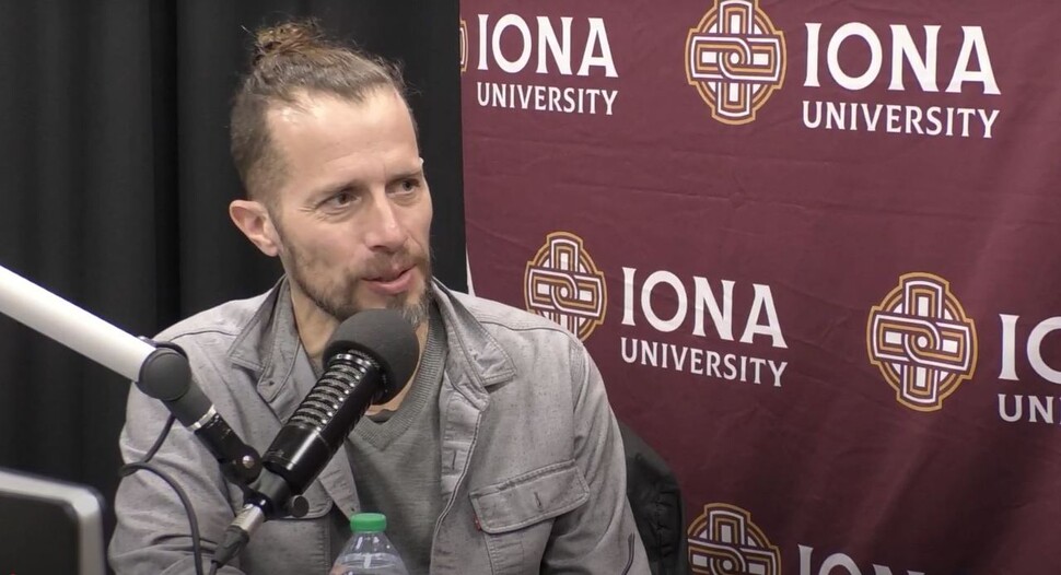 미국 프린스턴대학 역사학자 그레이엄 버넷. 미국 이오나대학 유튜브 갈무리