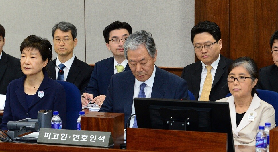 Former president Park Geun-hye (far left) and her confidante Choi Sun-sil (right) wait for the start of the first hearing in Park’s trial on bribery charges