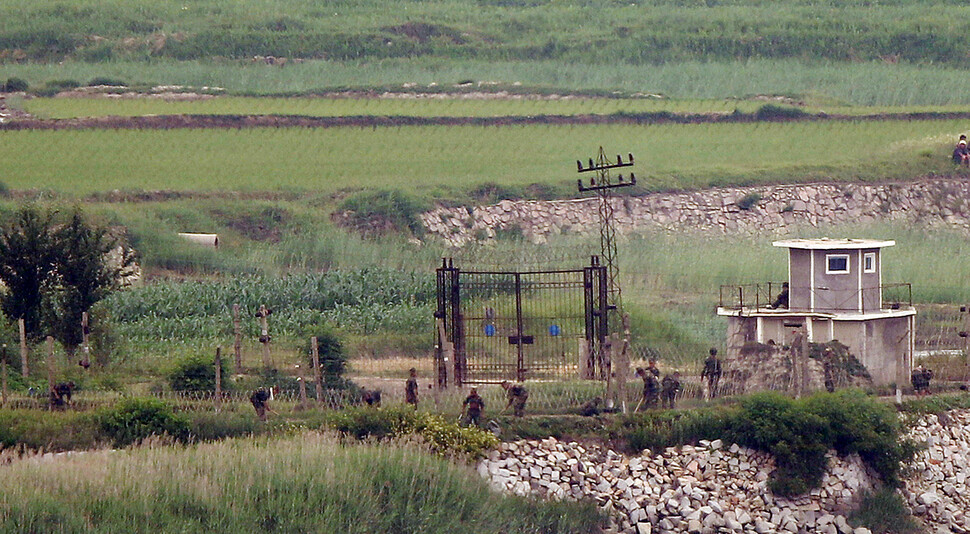 North Korean soldiers at work at a DMZ guard post in Kaepung County, North Hwanghae Province, on June 18. (Yonhap News)